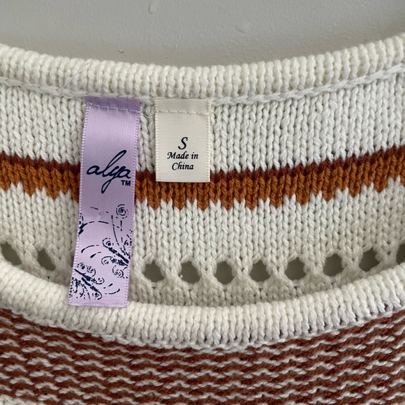 BRAND NEW! Crochet tank top with cute frill detail on the bottom! - Picture 3 of 6